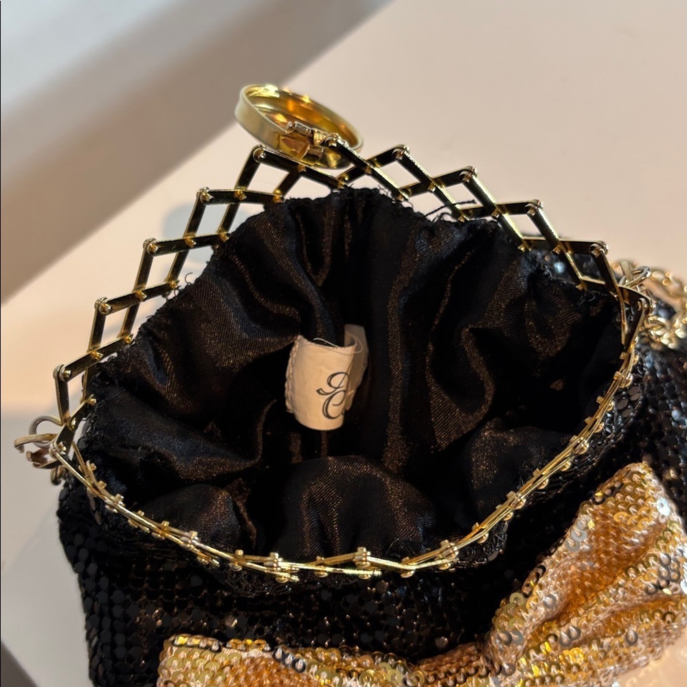Black chainmail Metal Mesh Purse with goldtone Accordion Closure bow detail - Picture 7 of 11
